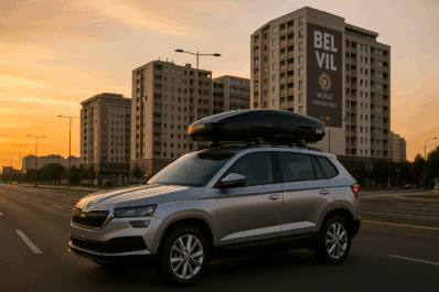 SUV sa Thule krovnim koferom u Beogradu tokom putovanja